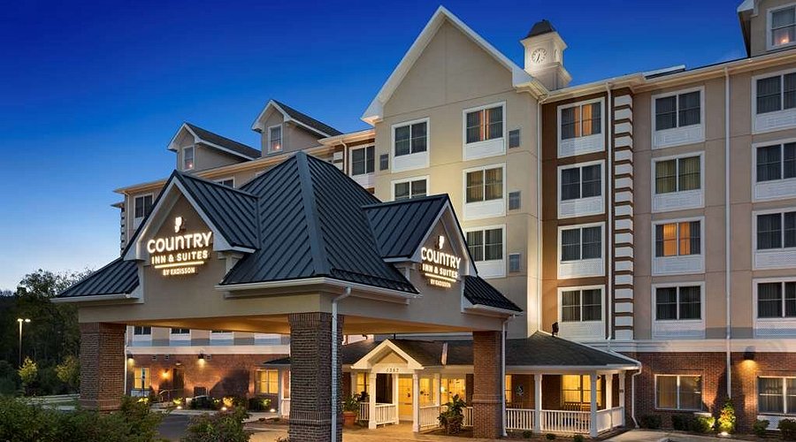 Photo of the outside of country inn located in Altoona, pa