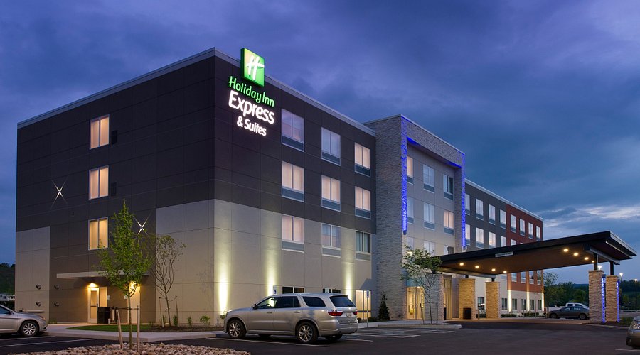 Photo of the outside of holiday inn located in Altoona, pa